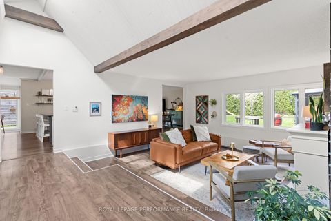 Photo 10 at 19 Colley Street, Nepean (Hearts Desire), Ottawa
