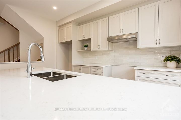 Photo 7 at 262 TULLAGHAN Heights, Nepean (Half Moon Bay), Ottawa