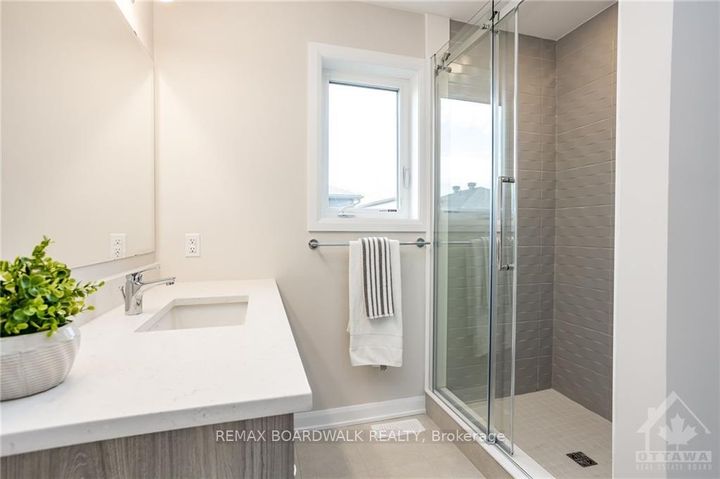 Photo 17 at 262 TULLAGHAN Heights, Nepean (Half Moon Bay), Ottawa