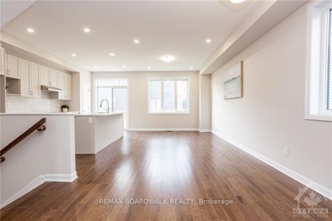 Photo 4 at 262 TULLAGHAN Heights, Nepean (Half Moon Bay), Ottawa