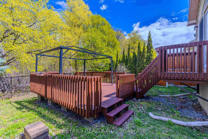 Photo 2 at 134 Tacom Circle, Nepean (Strandherd), Ottawa