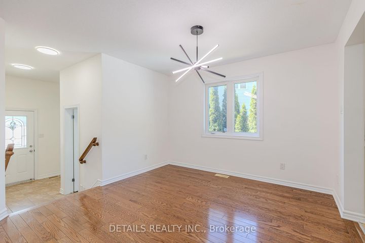Photo 6 at 134 Tacom Circle, Nepean (Strandherd), Ottawa