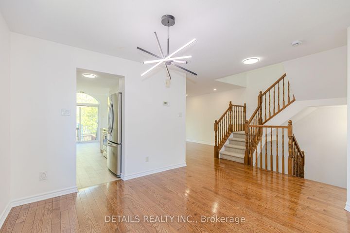 Photo 7 at 134 Tacom Circle, Nepean (Strandherd), Ottawa