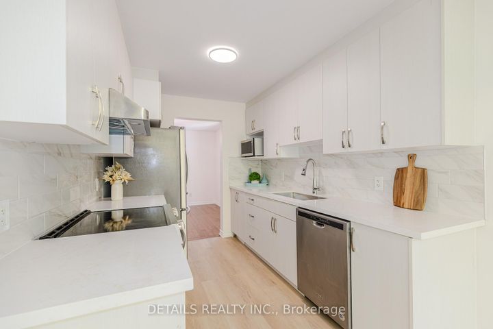 Photo 9 at 134 Tacom Circle, Nepean (Strandherd), Ottawa