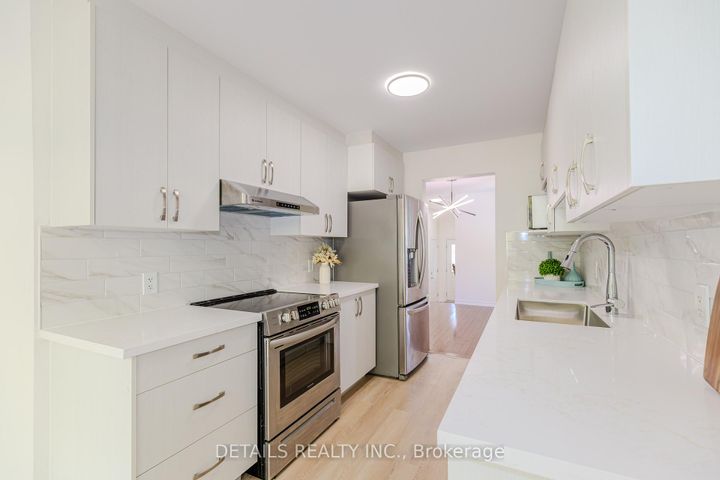 Photo 11 at 134 Tacom Circle, Nepean (Strandherd), Ottawa