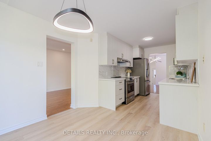 Photo 14 at 134 Tacom Circle, Nepean (Strandherd), Ottawa