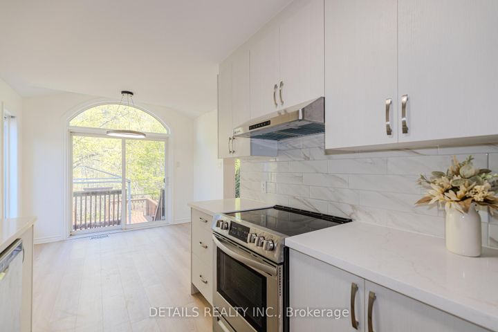 Photo 18 at 134 Tacom Circle, Nepean (Strandherd), Ottawa