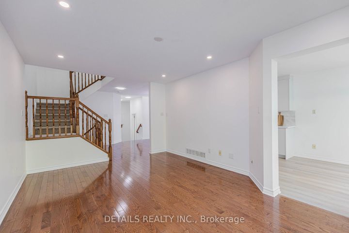Photo 24 at 134 Tacom Circle, Nepean (Strandherd), Ottawa