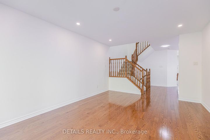 Photo 25 at 134 Tacom Circle, Nepean (Strandherd), Ottawa