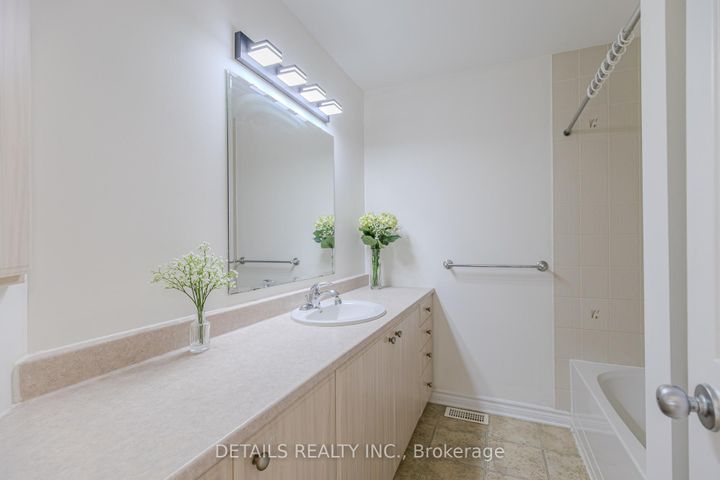 Photo 40 at 134 Tacom Circle, Nepean (Strandherd), Ottawa