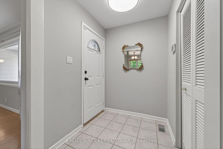 Photo 2 at 62 Wigan Drive, Nepean (Borden Farm/Stewart Farm/Carleton Heights/Parkwood Hills), Ottawa