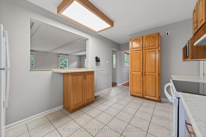 Photo 11 at 62 Wigan Drive, Nepean (Borden Farm/Stewart Farm/Carleton Heights/Parkwood Hills), Ottawa