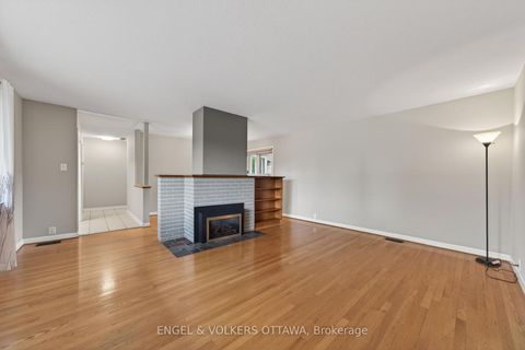 Photo 3 at 62 Wigan Drive, Nepean (Borden Farm/Stewart Farm/Carleton Heights/Parkwood Hills), Ottawa