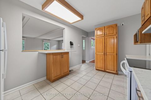 Photo 11 at 62 Wigan Drive, Nepean (Borden Farm/Stewart Farm/Carleton Heights/Parkwood Hills), Ottawa