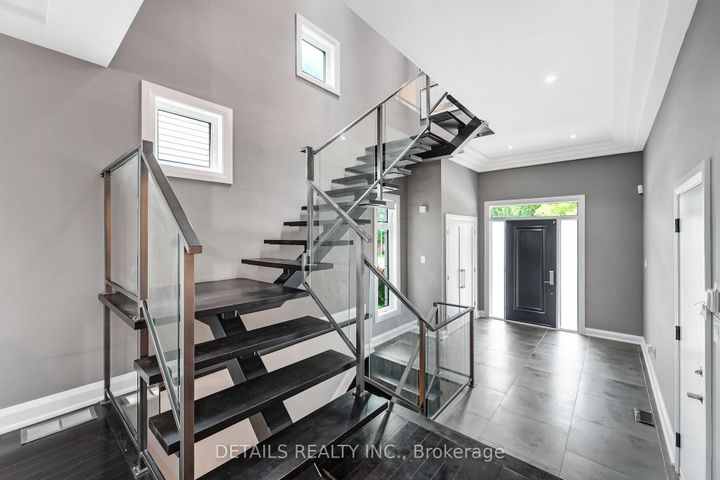 Photo 5 at 71 Eleanor Drive, Nepean (City View/Skyline/Fisher Heights/Parkwood Hills), Ottawa