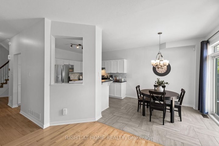 Photo 10 at 517 STONECHURCH Way, Nepean (Cedargrove/Fraserdale), Ottawa