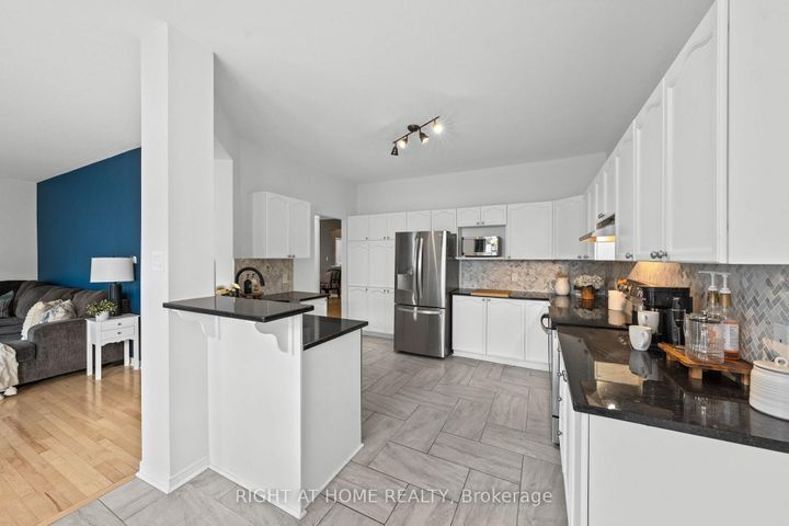 Photo 12 at 517 STONECHURCH Way, Nepean (Cedargrove/Fraserdale), Ottawa