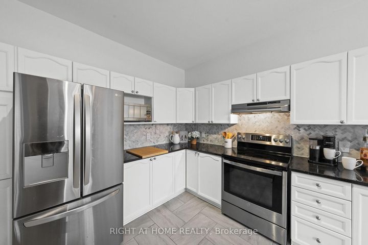 Photo 14 at 517 STONECHURCH Way, Nepean (Cedargrove/Fraserdale), Ottawa