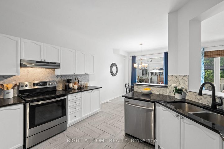 Photo 15 at 517 STONECHURCH Way, Nepean (Cedargrove/Fraserdale), Ottawa