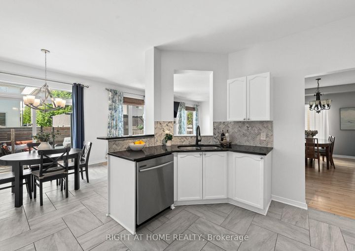 Photo 16 at 517 STONECHURCH Way, Nepean (Cedargrove/Fraserdale), Ottawa