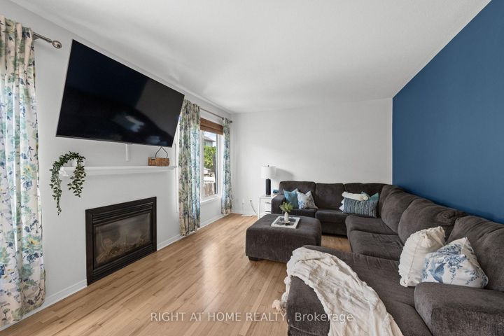 Photo 19 at 517 STONECHURCH Way, Nepean (Cedargrove/Fraserdale), Ottawa