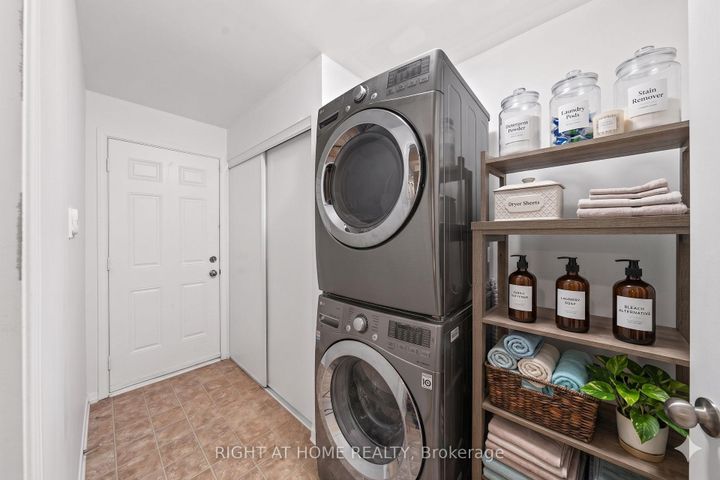 Photo 20 at 517 STONECHURCH Way, Nepean (Cedargrove/Fraserdale), Ottawa
