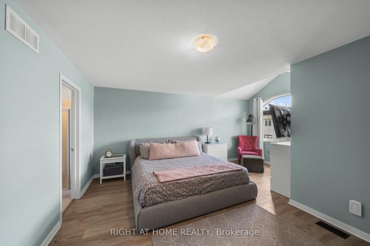Photo 23 at 517 STONECHURCH Way, Nepean (Cedargrove/Fraserdale), Ottawa