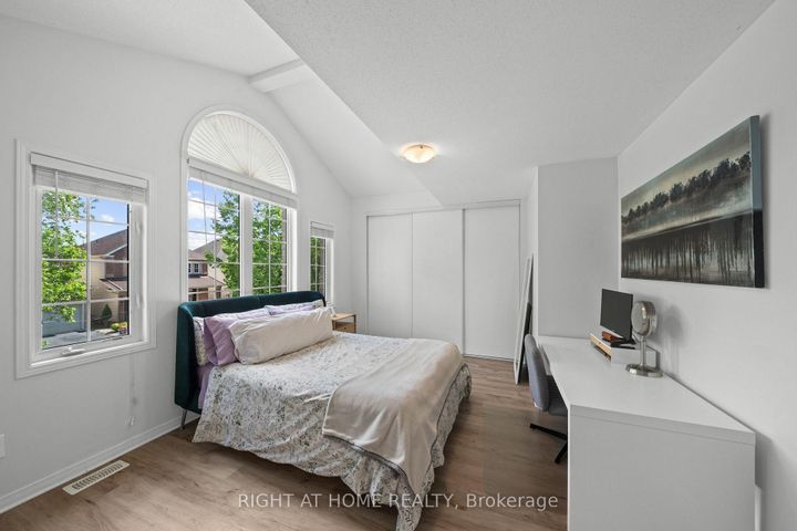 Photo 28 at 517 STONECHURCH Way, Nepean (Cedargrove/Fraserdale), Ottawa