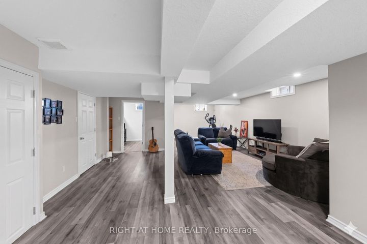 Photo 34 at 517 STONECHURCH Way, Nepean (Cedargrove/Fraserdale), Ottawa