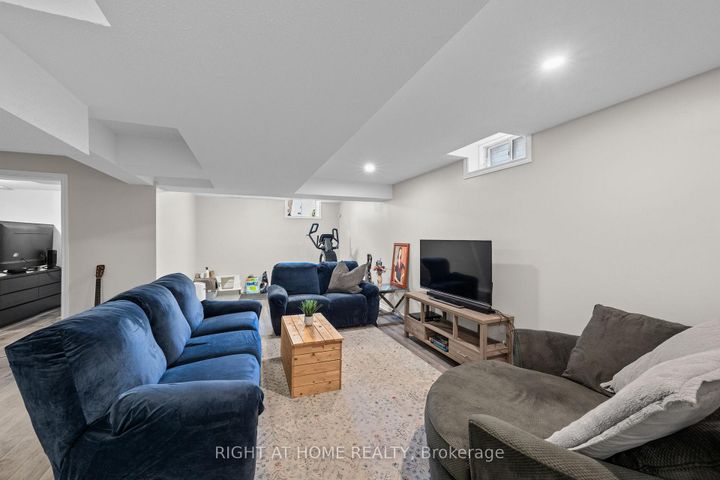 Photo 35 at 517 STONECHURCH Way, Nepean (Cedargrove/Fraserdale), Ottawa