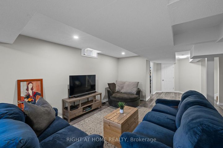 Photo 36 at 517 STONECHURCH Way, Nepean (Cedargrove/Fraserdale), Ottawa