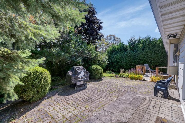 Photo 29 at 10 Cosburn Avenue, Nepean (Arlington Woods), Ottawa