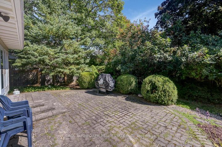 Photo 31 at 10 Cosburn Avenue, Nepean (Arlington Woods), Ottawa