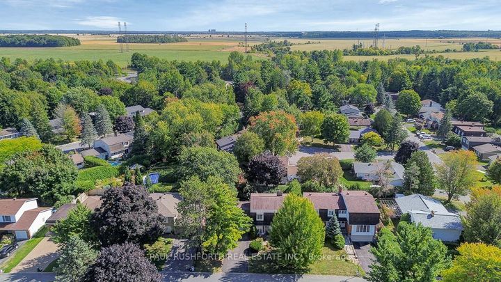 Photo 37 at 10 Cosburn Avenue, Nepean (Arlington Woods), Ottawa