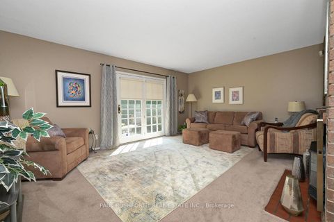 Photo 13 at 10 Cosburn Avenue, Nepean (Arlington Woods), Ottawa