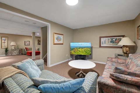 Photo 26 at 10 Cosburn Avenue, Nepean (Arlington Woods), Ottawa