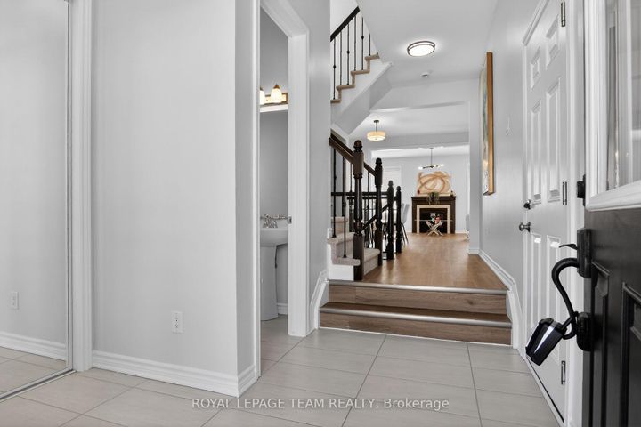 Photo 2 at 925 Whimbrel Way, Nepean (Half Moon Bay), Ottawa