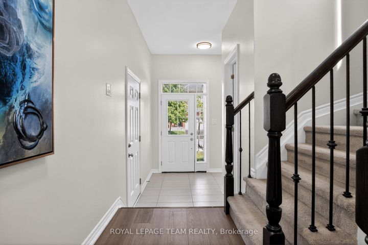 Photo 3 at 925 Whimbrel Way, Nepean (Half Moon Bay), Ottawa