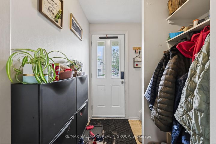 Photo 3 at 52 Thistledown Court, Nepean (Pheasant Run), Ottawa