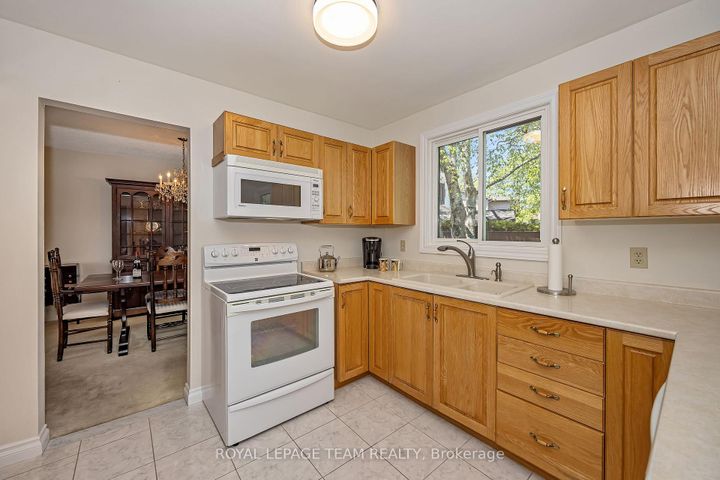 Photo 12 at 60 Horner Drive, Nepean (Lakeview Park), Ottawa