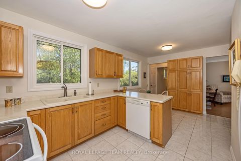 Photo 11 at 60 Horner Drive, Nepean (Lakeview Park), Ottawa