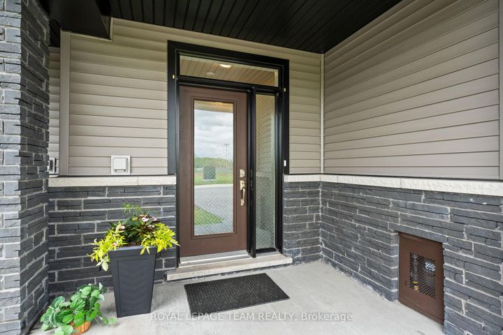 Photo 3 at 45 Finglas Court N, Nepean (Half Moon Bay), Ottawa
