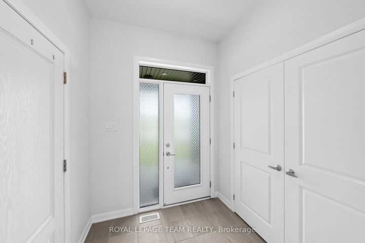 Photo 4 at 45 Finglas Court N, Nepean (Half Moon Bay), Ottawa