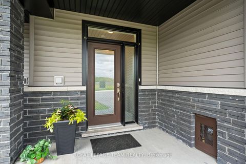 Photo 3 at 45 Finglas Court N, Nepean (Half Moon Bay), Ottawa