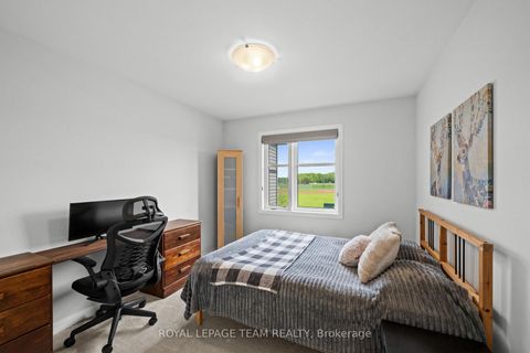 Photo 25 at 45 Finglas Court N, Nepean (Half Moon Bay), Ottawa