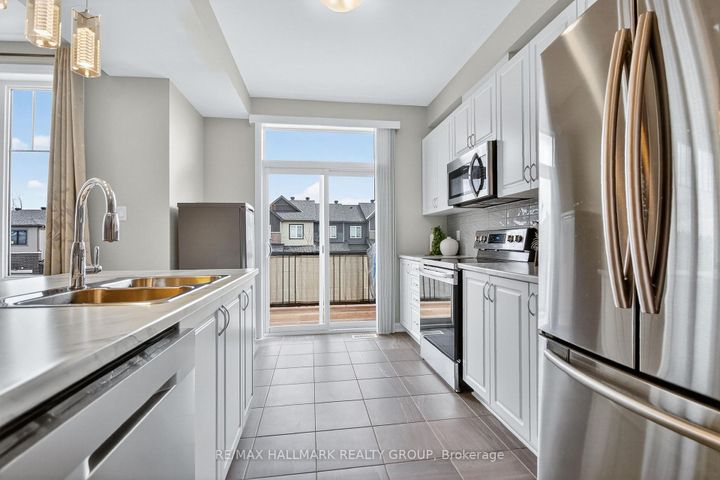 Photo 8 at 58 Teelin Circle, Nepean (Half Moon Bay), Ottawa