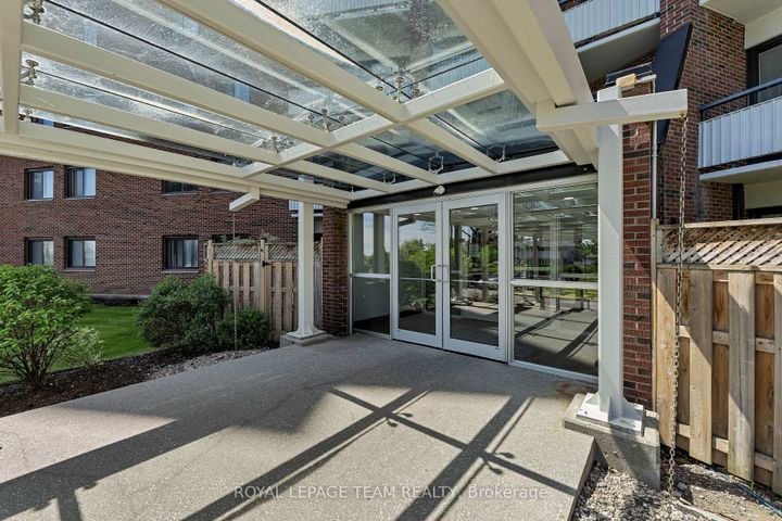 Photo 2 at 707 - 20 Chesterton Drive, Nepean (Borden Farm/Stewart Farm/Carleton Heights/Parkwood Hills), Ottawa