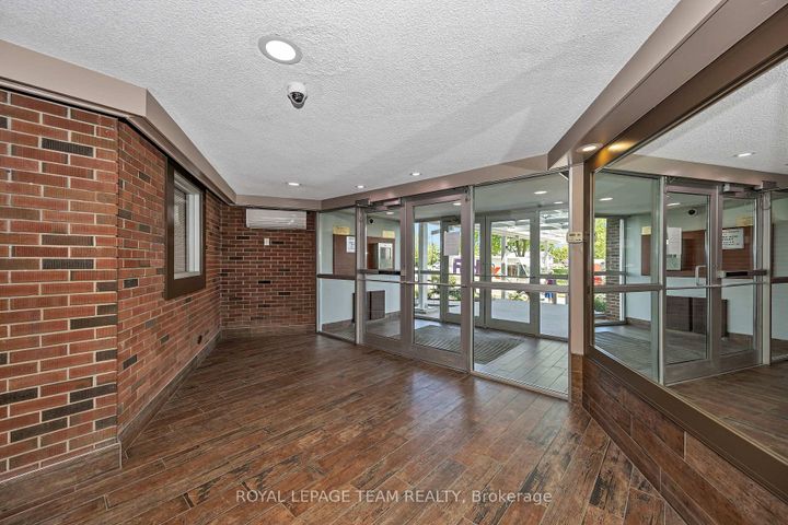 Photo 3 at 707 - 20 Chesterton Drive, Nepean (Borden Farm/Stewart Farm/Carleton Heights/Parkwood Hills), Ottawa