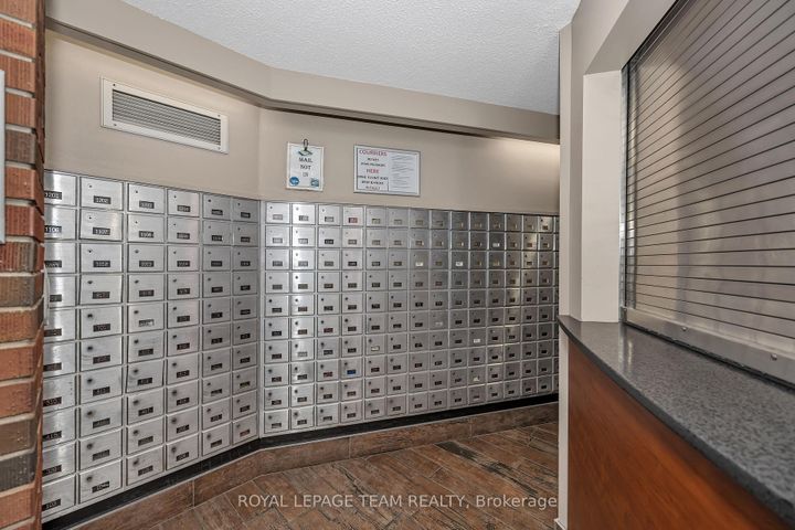 Photo 5 at 707 - 20 Chesterton Drive, Nepean (Borden Farm/Stewart Farm/Carleton Heights/Parkwood Hills), Ottawa