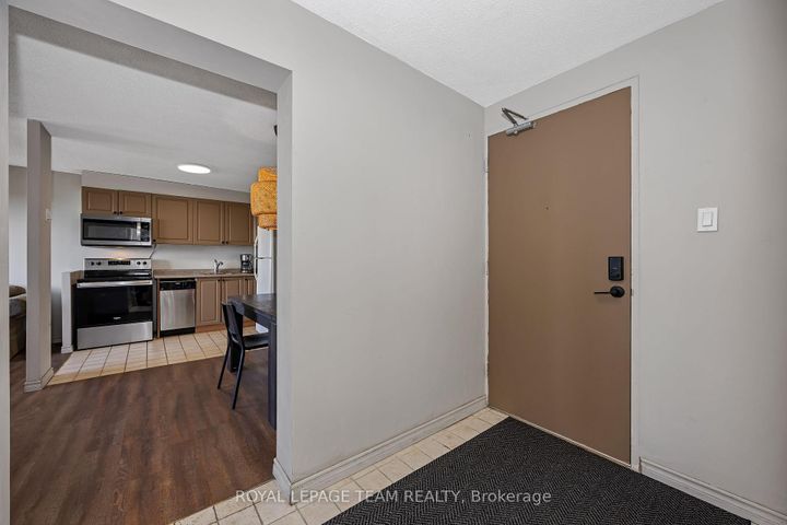 Photo 8 at 707 - 20 Chesterton Drive, Nepean (Borden Farm/Stewart Farm/Carleton Heights/Parkwood Hills), Ottawa
